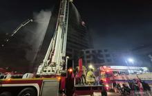 Tiga Bronto Skylift Dikerahkan Padamkan Kebakaran Hebat di Gedung Bapenda DKI Jakarta