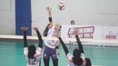Tim putri Vobgard TNI AD melangkah ke babak 16 besar usai menumbangkan Baja 78 Bantul pada akhir laga Pul AH Kejurnas Antarklub Livoli Divisi I Tahun 2025 di GOR Sport Center Lamongan. (Dok. PBVSI)