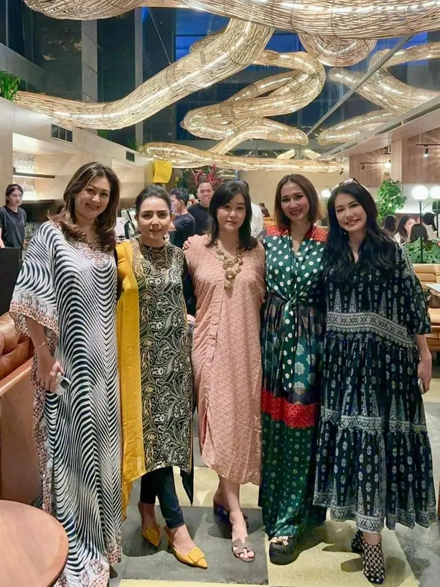 Mayangsari Buka Puasa Bareng Geng Sosialita