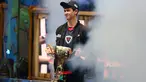 Remaja AS, Kyle Giersdorf alias Bugha merayakan kemenangannya pada turnamen game Piala Dunia Fornite kategori tunggal di Arthur Ashe Stadium, New York, Minggu (28/7/2019). Remaja 16 tahun ini membawa pulang hadiah senilai 3 juta dollar AS atau setara Rp 42 miliar. (Mike Stobe/Getty Images/AFP)