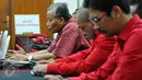 Sejumlah peserta saat menghadiri pembukaan sekolah calon kepala daerah PDIP di kantor DPP PDIP, Jakarta, Minggu (28/6/2015). Sekolah politik diharapkan mampu menghasilkan calon kepala daerah yang berkualitas.(Liputan6.com/Yoppy Renato)