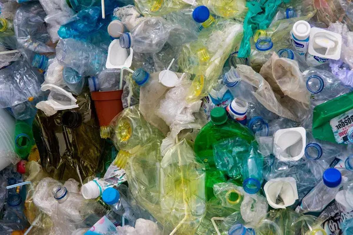 Makin Mudah Kelola Sampah Botol Kemasan Pakai RVM Plasticpay