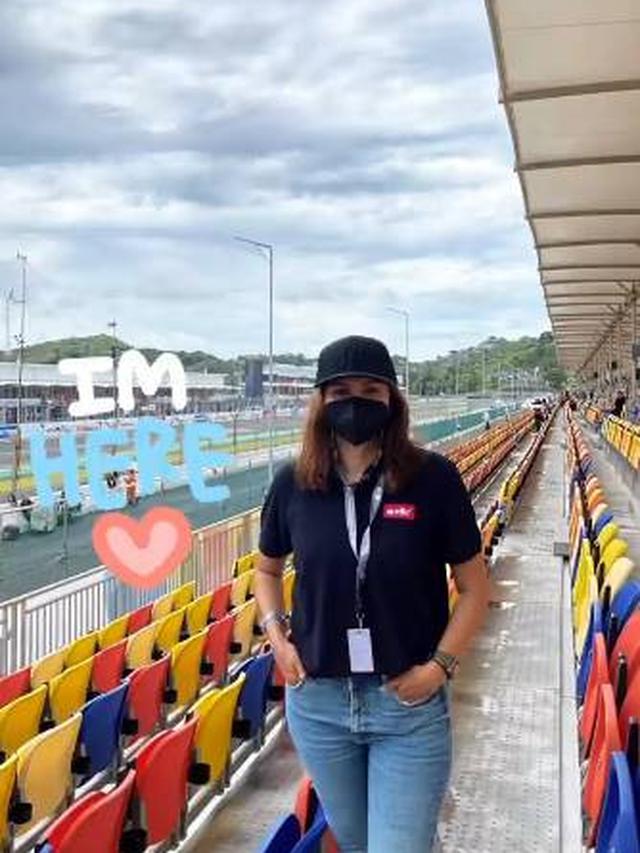 Nonton MotoGP, Ini 6 Potret Darius Sinathrya dan Donna Agnesia saat di Lombok