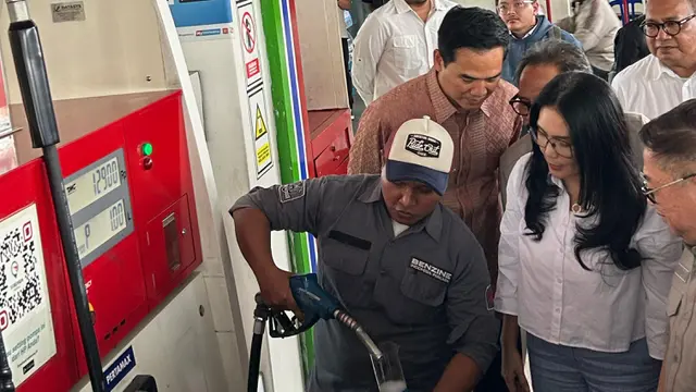 Anggota Komisi VI DPR dari Fraksi PDI Perjuangan (PDIP) melakukan inspeksi mendadak (sidak) di SPBU Pertamina untuk memeriksa kualitas bahan bakar minyak (BBM).