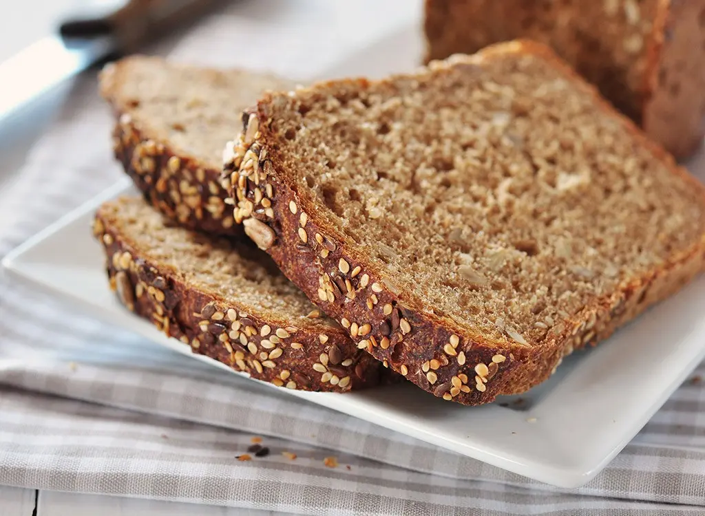 Roti gandum dianggap bisa membantu program diet kamu, benarkah? (Sumber Foto: eatthis.com)