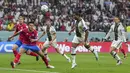 <p>Pemain Jerman,&nbsp;Serge Gnabry mencetak gol pertama timnya ke gawang Kosta Rika saat matchday ketiga Grup E Piala Dunia 2022 yang berlangsung di Al Bayt Stadium, Jumat (02/12/2022). (AP/Matthias Schrader)</p>