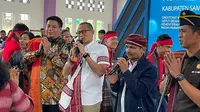 Sandiaga Uno Manortor dan Menyanyi Sinanggar Tullo di Samosir (Reza Efendi/Liputan6.com)