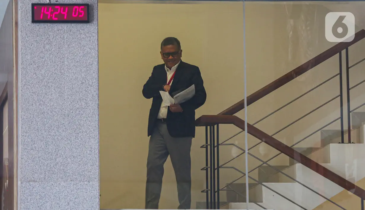 Hari ini Selasa (20/8/2024), Hasto Kristiyanto menjalani pemeriksaan KPK terkait kasus dugaan korupsi di lingkungan Direktorat Jenderal Perkeretaapian Kementerian Perhubungan (DJKA Kemenhub). (Liputan6.com/Angga Yuniar)