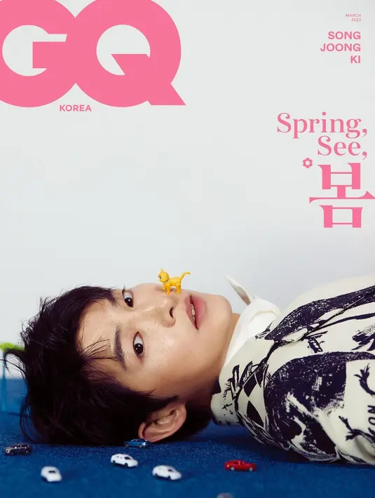 Song Joong Ki kembali tampil di cover majalah GQ Korea dengan busana dari Louis Vuitton [instagram/hi_songjoongki]