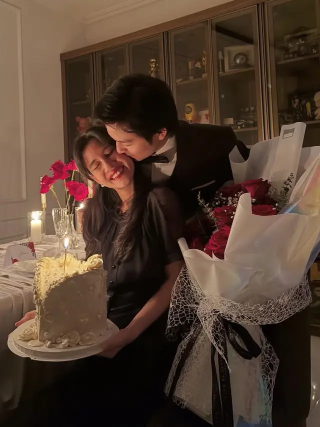 Shenina Cinnamon Rayakan Ulang Tahun ke-27 denga dinner romantis. [@sheninacinnamon]