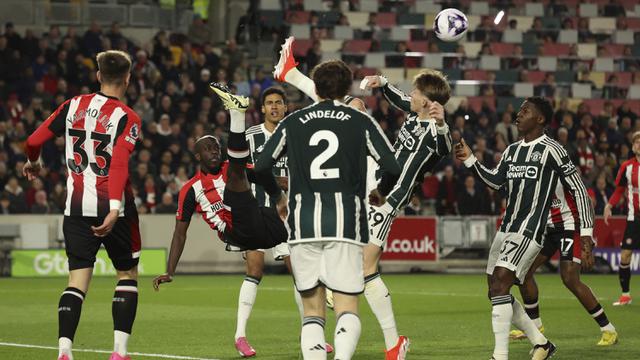 Foto: Lewat Drama Dua Gol Injury Time dan Dibombardir 31 Tembakan, MU Tahan Imbang Brentford di Kandangnya