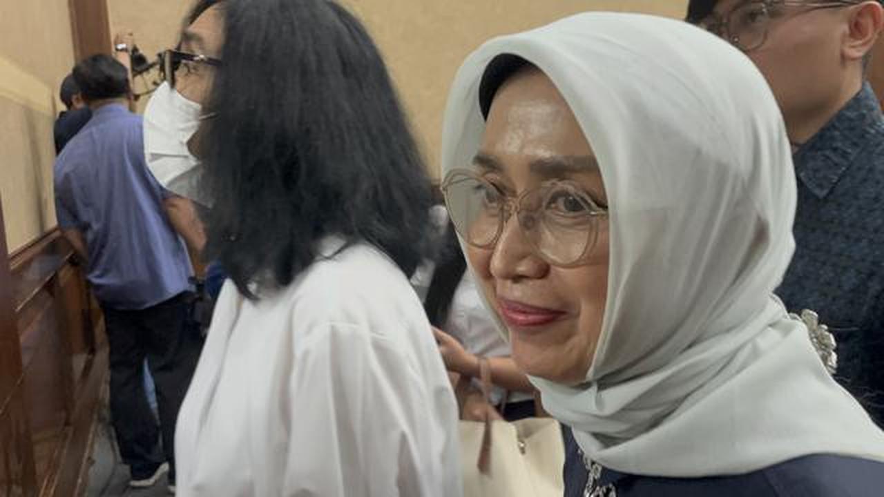 Mantan Dirut ASDP Ira Puspadewi Hadiri Sidang, Beri Dukungan ke Nadiem Makarim