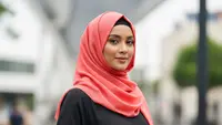Pilihan Warna Hijab untuk Gamis Hitam agar Wajah Sawo Matang Tampak Cerah