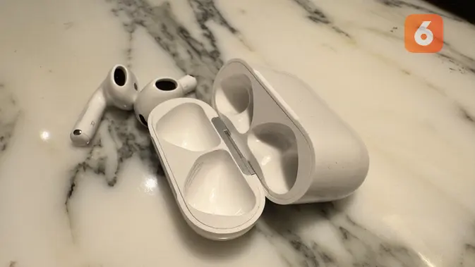 <p>AirPod 4 ANC. (Liputan6.com/ Yuslianson)</p>