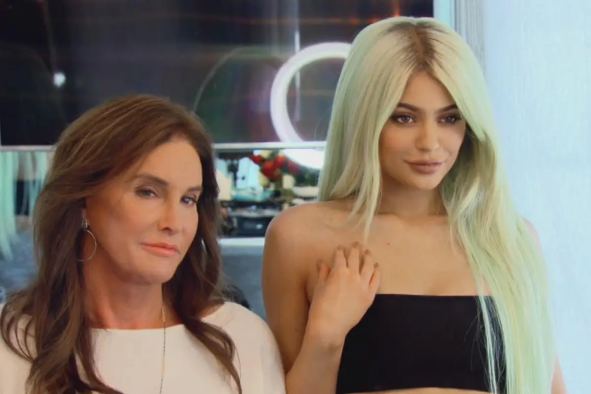 [Bintang] Caitlyn Jenner - Kylie Jenner