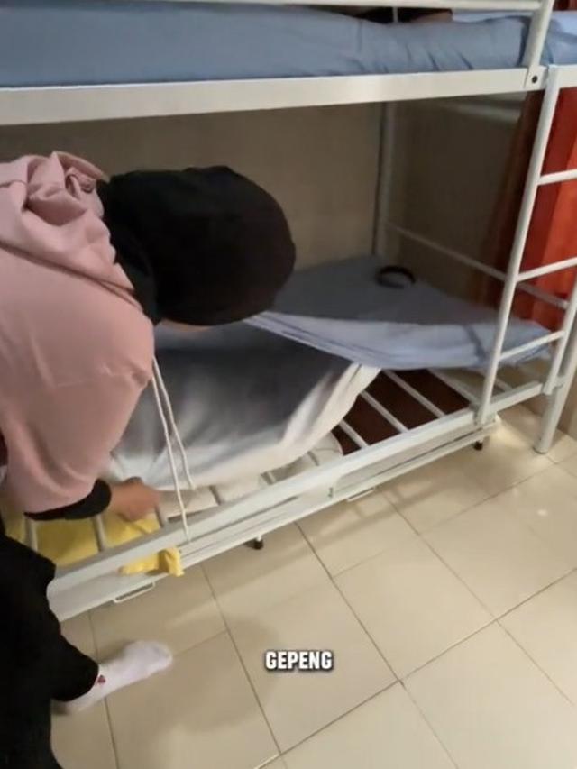 Potret kondisi kasur di kamar ART Tya Ariestya (Sumber: Tiktok/@tya_ariestya)