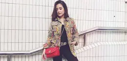 Anti ribet, coba layering outfit dengan variasi outer pilihan aktris Indonesia ini. (Sumber foto: prillylatuconsina96/instagram)