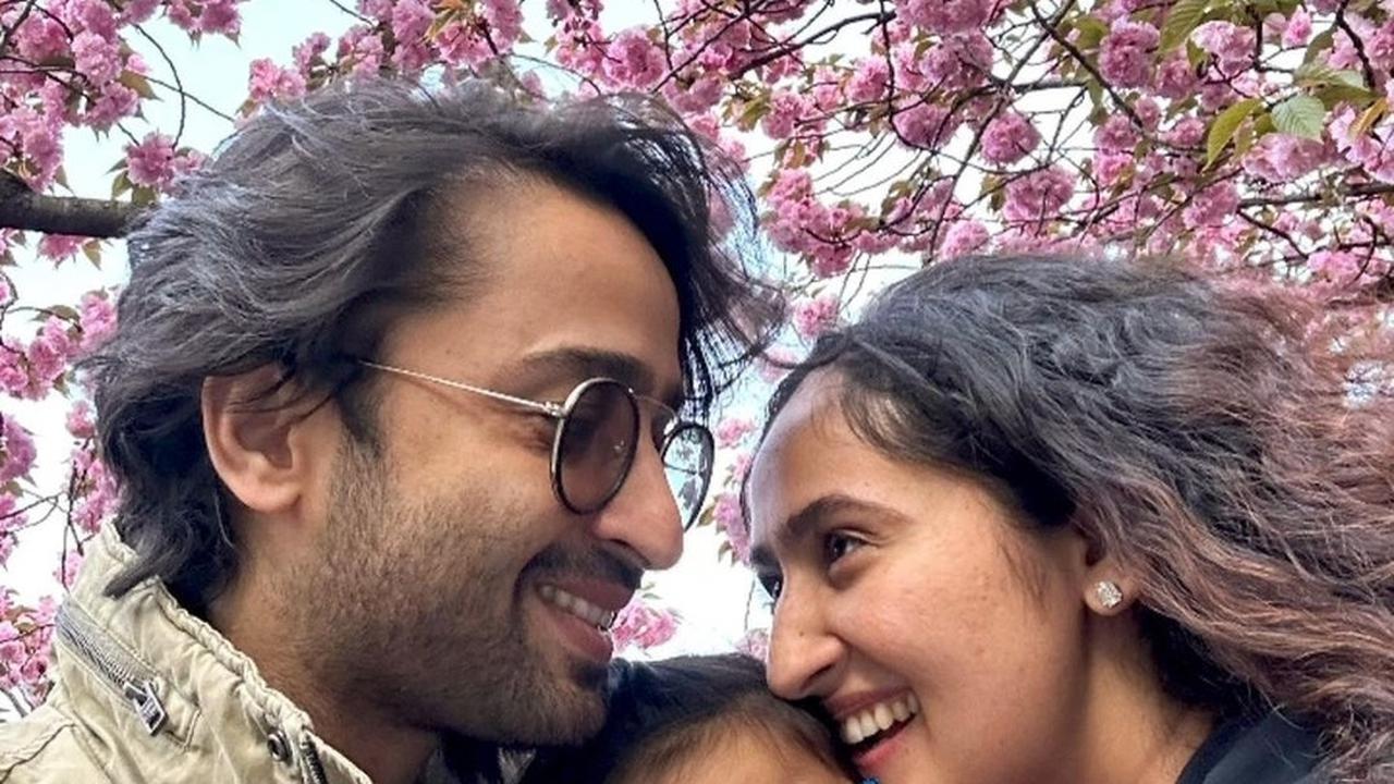 Shaheer Sheikh merayakan Lebaran bersama keluarga.