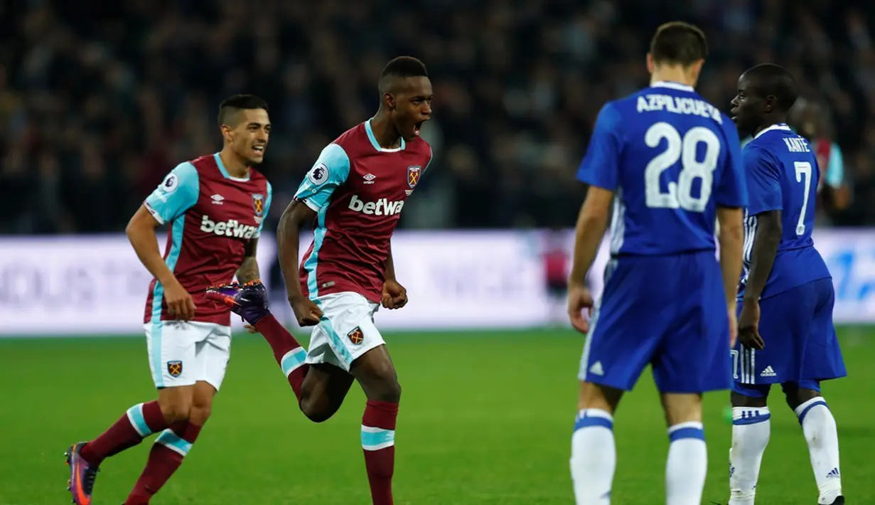 Ekspresi pemain West Ham United, Edimilson Fernandes, setelah mencetak gol kedua ke gawang Chelsea dalam laga 16 besar Piala Liga Inggris 2016-2017 di Olympic Stadium, Rabu (26/10/2016) waktu setempat. (Reuters/Eddie Keogh)