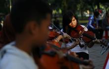 Kegiatan komunitas musik Taman Suropati di bulan Ramadan