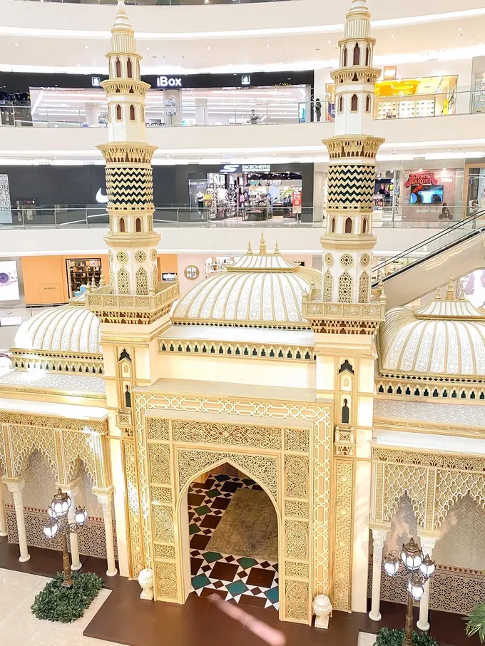 Instalasi Istana Favorit Traveler Muslim Dunia Alhambra Didirikan di Senayan City