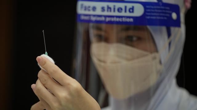 Para Pelajar di Malaysia Jalani Vaksin COVID-19