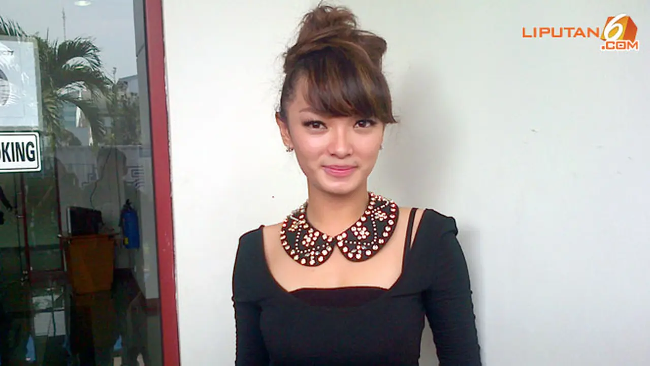 zaskia-gotik-cantik-130320b.jpg