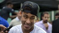 Neymar diluar sepak bola. 