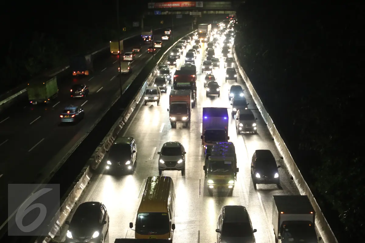 20160229-Jalan Rusak dan Berlubang, Tol JORR Arah Kp Rambutan Macet Panjang-Jakarta