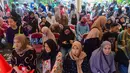 Warga Penerima Bantuan Pangan (PBP) antri mengambil  beras yang didistribusikan di Kelurahan Kebon Baru, Jakarta Selatan, Selasa, 1 September 2026. (KLY/Arie Basuki).