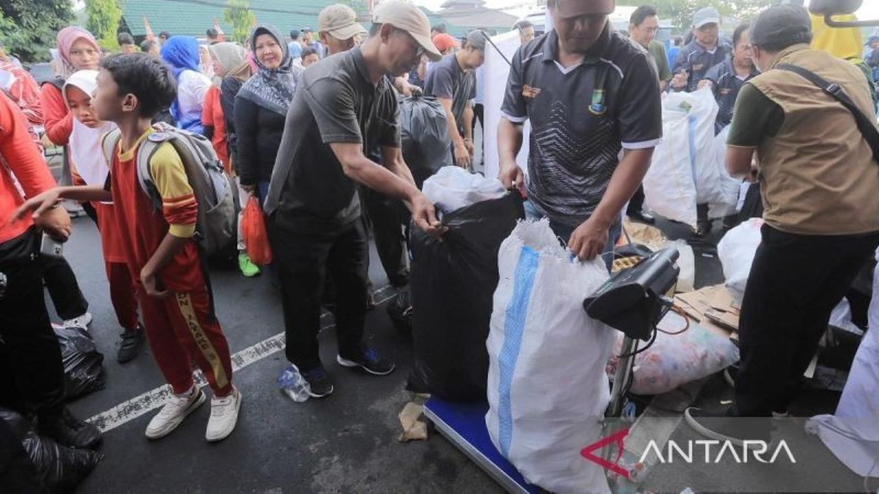 Rp20 Juta dari Sampah: Pemkot Tangerang Sumbangkan Hasil Sedekah Sampah untuk Palestina
