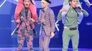Dalam merayakan hari musik di Korea Selatan, Shinee mempersembahkan single yang bertajuk 'Replay', yang berhasil menggebrak para penonton yang menyaksikan langsung konser mereka. (AFP/Bintang.com)