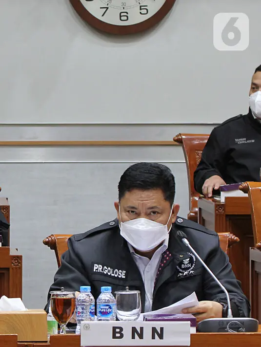Kepala BNN RI Petrus Reinhard mengikuti rapat kerja dengan Komisi III DPR di Kompleks Parlemen, Jakarta, Kamis (20/1/2022). Raker tersebut membahas evaluasi kinerja pencegahan dan pemberantasan narkotika tahun 2021 dengan Pagu anggaran Rp1,6 triliun. (Liputan6 com/Angga Yuniar)