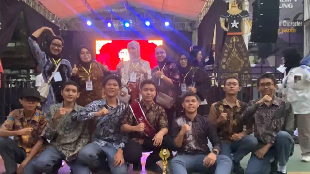 Siswa kelas X.9 SMAN 4 Bandung bersama orang tua