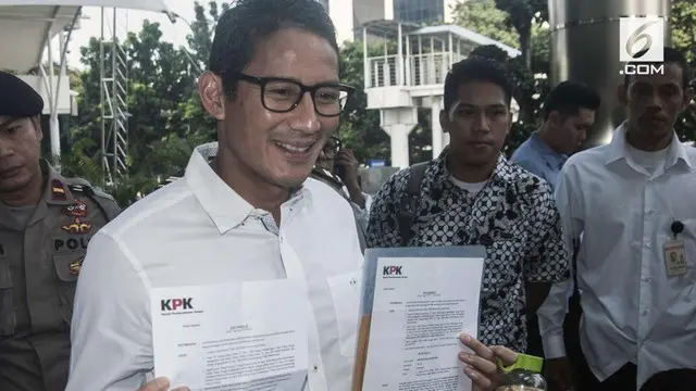 Wakil Gubernur DKI Jakarta terpilih Sandiaga Uno membantah memberikan uang Rp 100 miliar kepada Anas Urbaningrum.