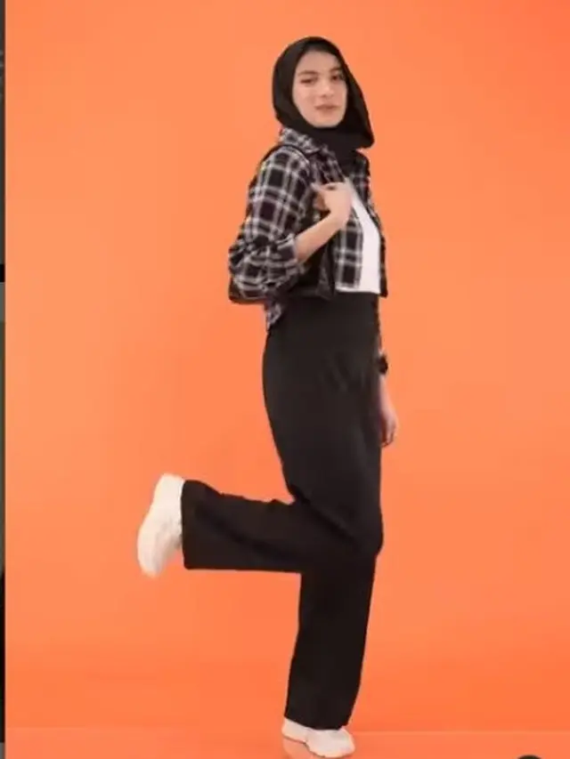 6 Potret Sabrina Chairunnisa Kenakan Hijab Mirip Perempuan Dubai, Cocok Jadi Inspirasi Outfit Bukber