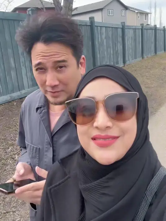 KIni tinggal di negara 4 musim, Cindy tentu banyak tampil dengan busana berlapis agar tetap hangat.  [@cindyfatikasari18]