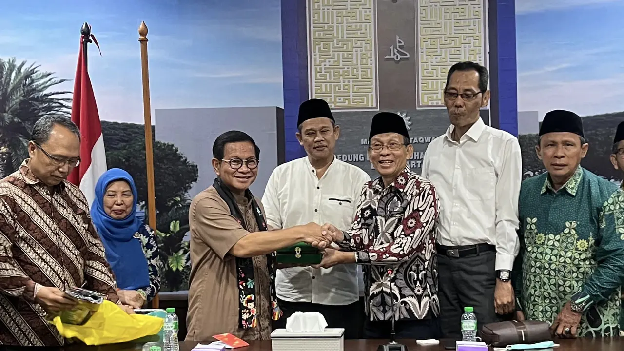 Calon gubernur Jakarta Pramono Anung saat berkunjung ke Pimpinan Wilayah Muhammadiyah (PWM) Jakarta pada Sabtu, 28 September 2024.