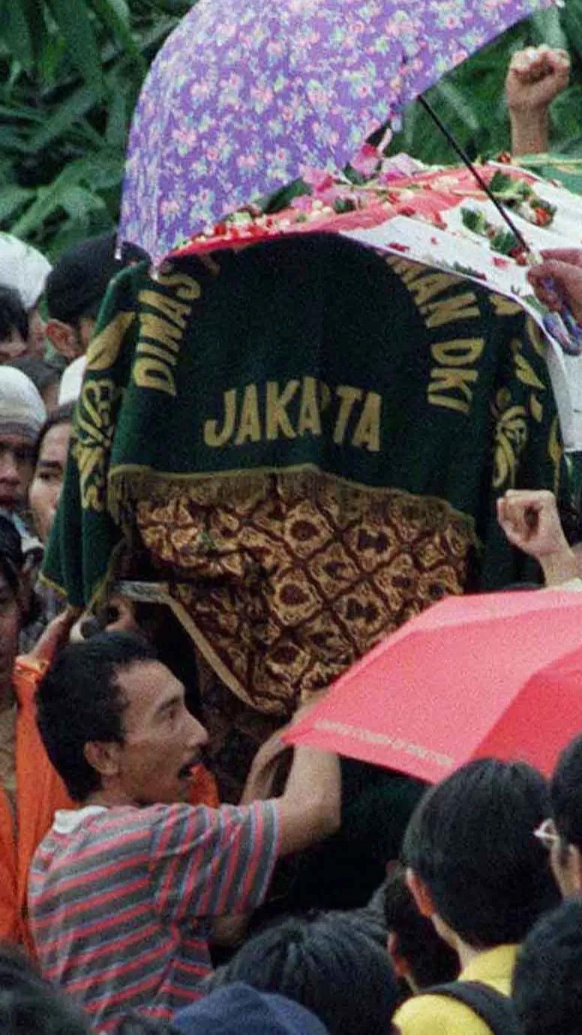 Empat Mahasiswa Terbunuh