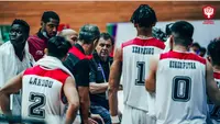 Rajko Toroman dan Milos sedang memberikan instruksi saat berlaga di SEA Games 2021 (Sumber: Perbasi)