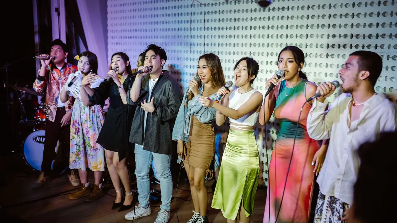 Showcase Yang Tau-Tau Aja (YTTA) memberikan kesempatan kepada mereka untuk tampil langsung di hadapan penonton.
