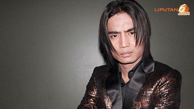 10 Tahun Menikah Charly Van Houten Rugi Kalau Bercerai Showbiz Liputan6 Com Dia merencanakan bereuni dengan sahabatnya, pepep yang pernah berseteru beberapa waktu lalu. 10 tahun menikah charly van houten
