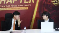 Shin Tae-yong saat diperkenalkan sebagai pelatih Persija Jakarta di JIS, Jakarta Utara, Senin (8/6/2026). (Bola.com/Muhammad Iqbal Ichsan)