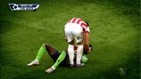 Video highlights momen lucu Premier League pekan ke-30, bola sepakan dari Erik Pieters ditahan dengan wajah oleh Sadio Mane.