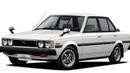 Corolla generasi keempat meluncur pada tahun 1980 dengan kode KE70. Mobil ini terkenal dengan nama Corolla DX berkat emblem tipe 'DX' yang ada di belakang. Tampilannya jauh lebih modern dengan desain khas 80an yang mengotak. Mesinnya mengandalkan unit 3K 1.300cc. Platform generasi ini menjadi basis dari saudaranya, yaitu Daihatsu Charmant. (Source: hypeabis.id)