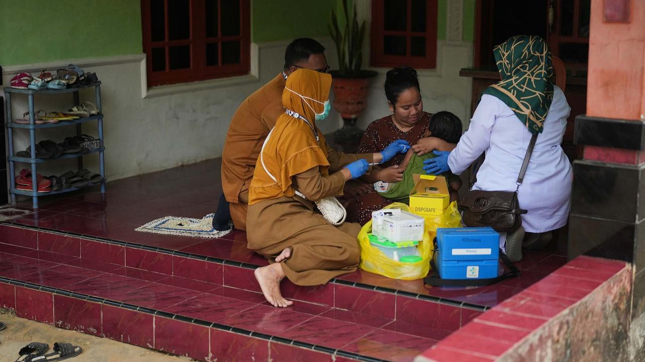 FOTO: 2.600 Anak di Sumenep Terjangkit Campak, Vaksinasi Terhambat Isu Halal