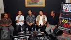 Pengamat ekonomi politik, Ichsanuddin Noorsy (kedua kiri) berbicara pada diskusi Membongkar Rahasia Terdalam Freeport di Jakarta, Minggu (22/11/2015). Diskusi menghadirkan sejumlah tokoh politik dan ekonomi. (Liputan6.com/Helmi Fithriansyah)