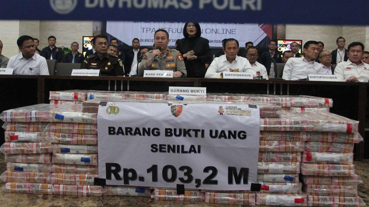 Tumpukan uang Rp103,2 miliar tekait judi online