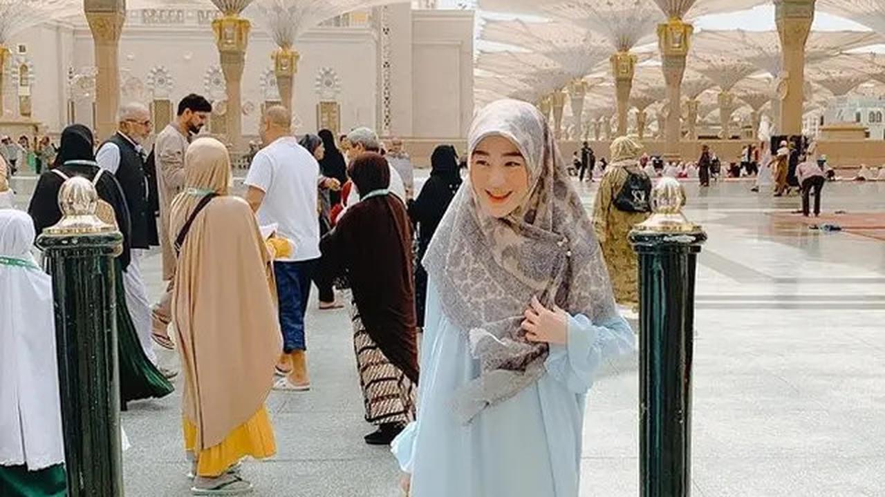 Potret Artis Wanita Mualaf saat Pertama Kali Jalani Ibadah Umrah, Terbaru Mahalini