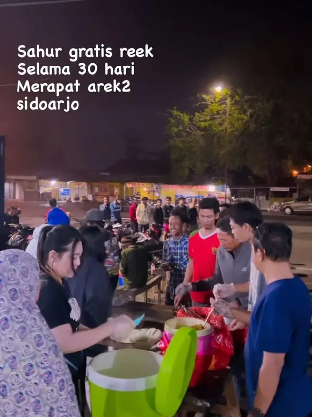 6 Momen Via Vallen Turun Langsung ke Jalan Beri Sahur Gratis Untuk Masyarakat Sidoarjo